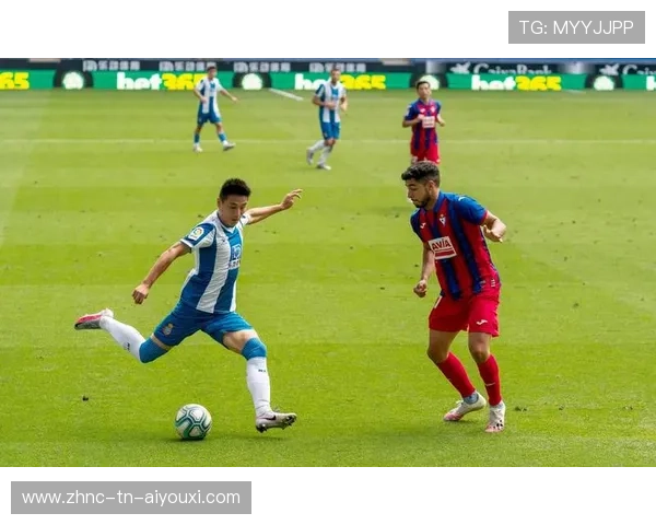 毕尔巴鄂前锋跑位防范要点：激发战术新视觉，突破防线的关键秘籍